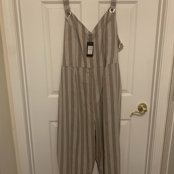 Beige and cream city chic jumpsuit size 24 new with tags - Picture 2 of 3